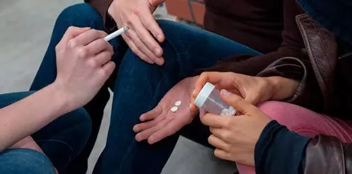 Вовлечение в наркотизацию человека - Алкоклиник