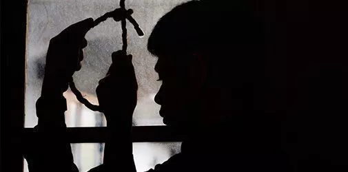 Известны даже случаи самоубийств подростков - Алкоклиник